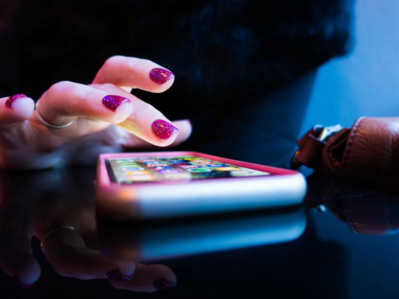 Hand op een smartphone